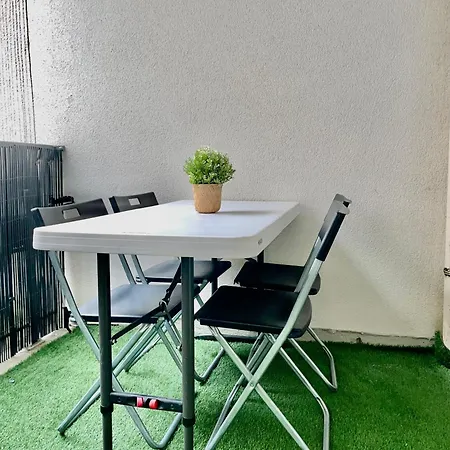 Sweet Escape Paris Centre - 3 Bds- Terrasse - Stade De France - Montmartre شقة سانت أويه